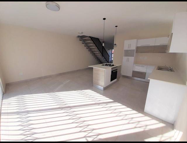 4 BEDROOM DUPLEX RENTED IN PARK HILL